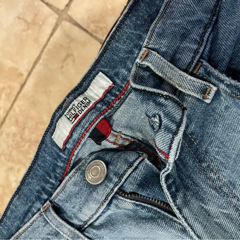 Tommy Hilfiger Denim Athletic Tapered Fit Stretch Jeans - Picture 4 of 4